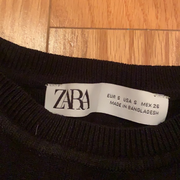 Size small Zara. Comes with a red and white shirt as well as a black one - Picture 4 of 8